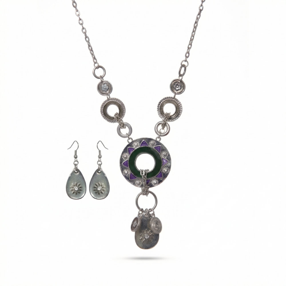 [EGNLF017] Antique Brass and Emerald Filigree Set